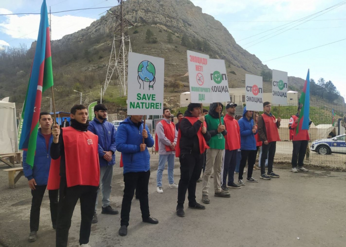   Peaceful protest of Azerbaijani eco-activists continues on Lachin-Khankendi road   