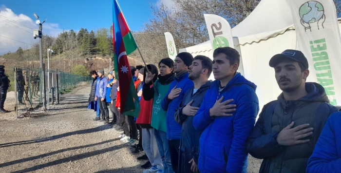 Les éco-activistes azerbaïdjanais poursuivent leur manifestation pacifique sur la route Latchine-Khankendi