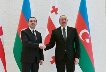   El primer ministro georgiano Irakli Garibashvili felicita al presidente de Azerbaiyán Ilham Aliyev  