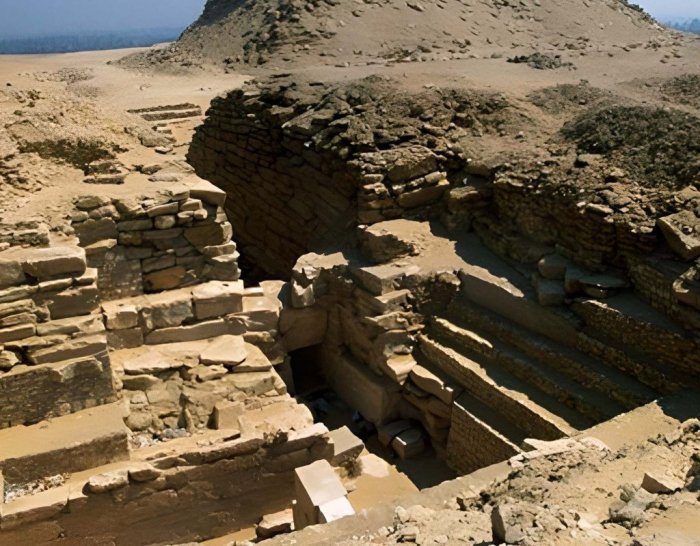    Füzulidə arabası ilə birlikdə basdırılan hökmdarın məzarı tapıldı   