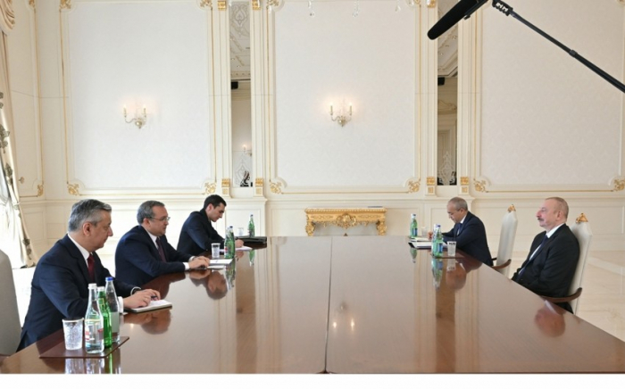   Presidente Ilham Aliyev recibió al presidente de la Junta Directiva de la empresa uzbeka “Uzavtosanoat”  