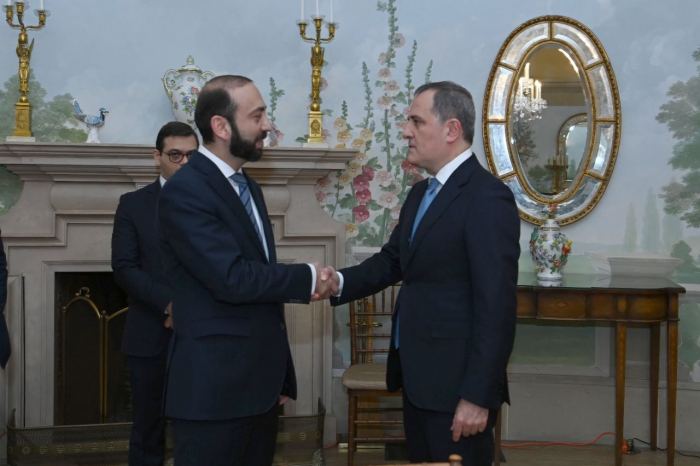   Talks between Azerbaijan, Armenia FMs kick off in US  