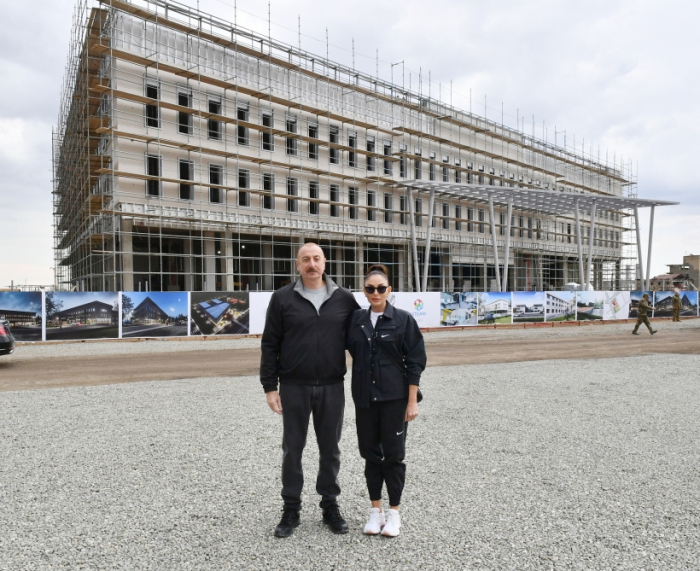   Präsident Ilham Aliyev und First Lady Mehriban Aliyeva legten den Grundstein für das 3. Wohnviertel in Aghdam  