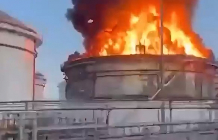 Fuerte incendio en un depósito de petróleo en el sur de Rusia 