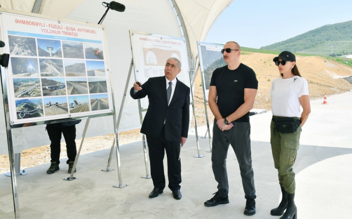   Ilham Aliyev und Mehriban Aliyeva machten sich mit den Arbeiten auf der 66-81 Kilometer langen Straße Ahmedbeyli-Füzuli-Schuscha vertraut   - FOTOS    