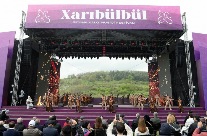    “Xarıbülbül” festivalının açılış konserti olub   