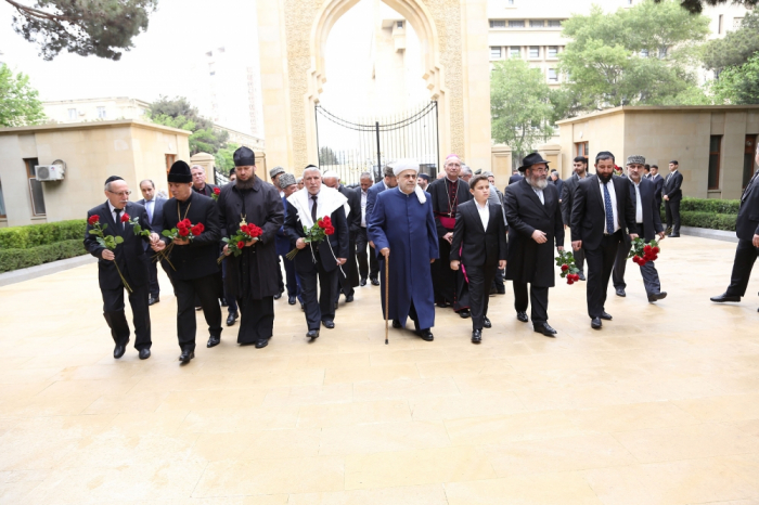 Heads of religious confessions in Azerbaijan pay tribute to National Leader Heydar Aliyev