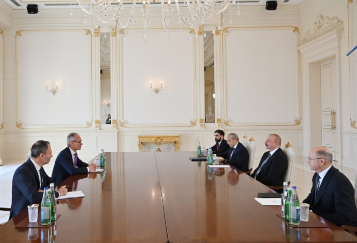   Präsident Ilham Aliyev empfängt den Präsidenten für Exploration und Produktion von TotalEnergies  