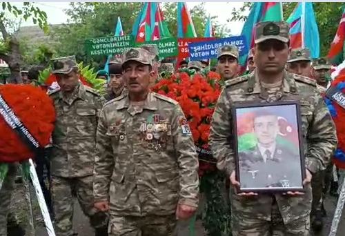   Es fand eine Abschiedszeremonie für Soldaten statt, der infolge armenischer Provokation ums Leben kam  
