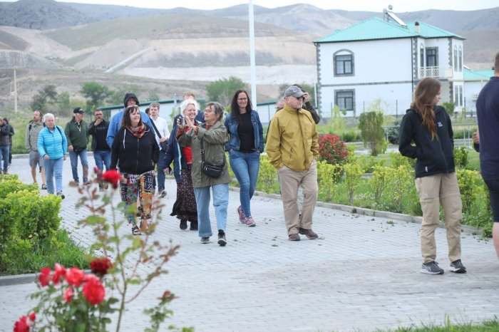 “Club 100”-ün səyahətçiləri Zəngilanda  
