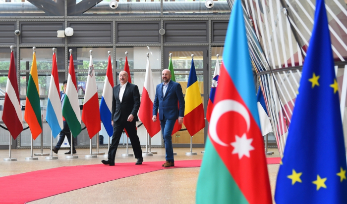  In Brüssel begann das Treffen vom Präsidenten Ilham Aliyev mit dem Präsidenten des Europäischen Rates  