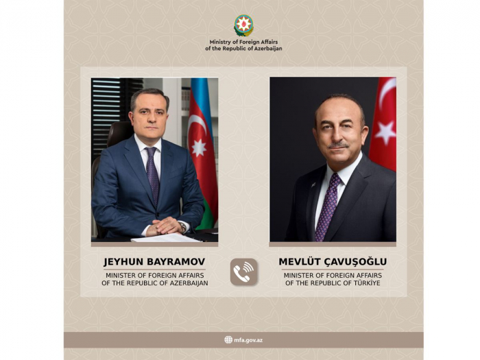   Es findet ein Telefongespräch zwischen den Außenministern Aserbaidschans und der Türkei statt  