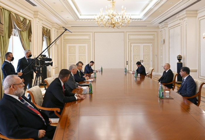   Präsident Ilham Aliyev empfängt den Sprecher des slowakischen Parlaments  