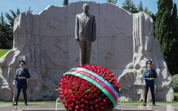  Parlamentssprecherin von Montenegro besuchte das Grab des Nationalleaders und die Allee der Märtyrer 