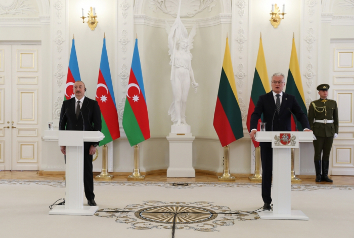 Vilnius : Ilham Aliyev et Gitanas Nauseda font des déclarations à la presse - Photos