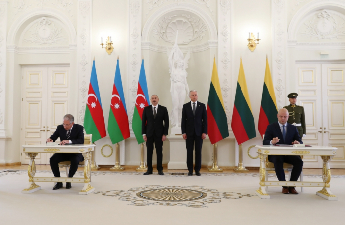  Azerbaiyán y Lituania firman documentos 