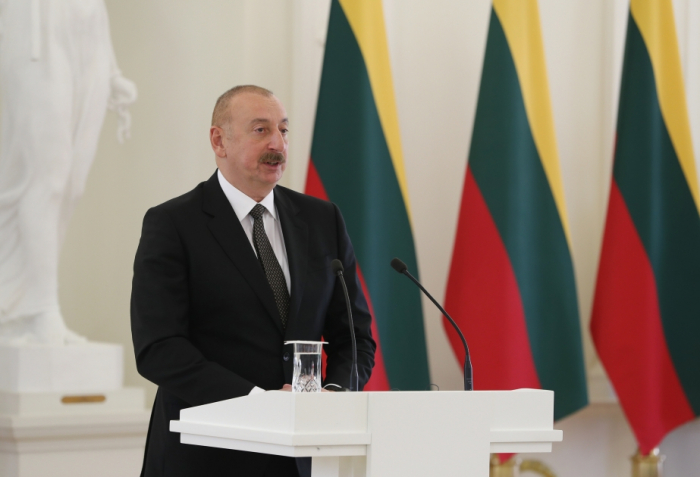   Ilham Aliyev agradeció a Lituania  