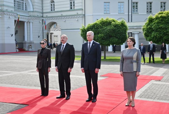  Cérémonie d’accueil officiel du président azerbaïdjanais Ilham Aliyev à Vilnius - PHOTOS