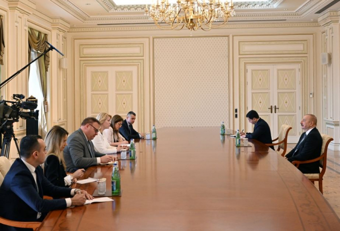   Präsident Ilham Aliyev empfängt die Präsidentin des montenegrinischen Parlaments  