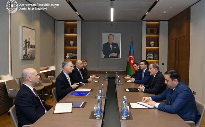  Jeyhun Bayramov besprach mit dem US-Beamten den aktuellen Stand der Friedensgespräche zwischen Aserbaidschan und Armenien 
