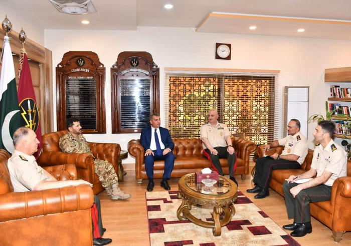   Generalstabschef der aserbaidschanischen Armee besucht die Sonderdienstgruppe Pakistans  