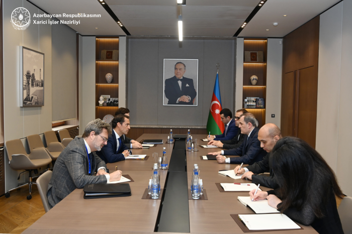   Aserbaidschanischer Außenminister trifft sich mit dem NATO-Sonderbeauftragten  