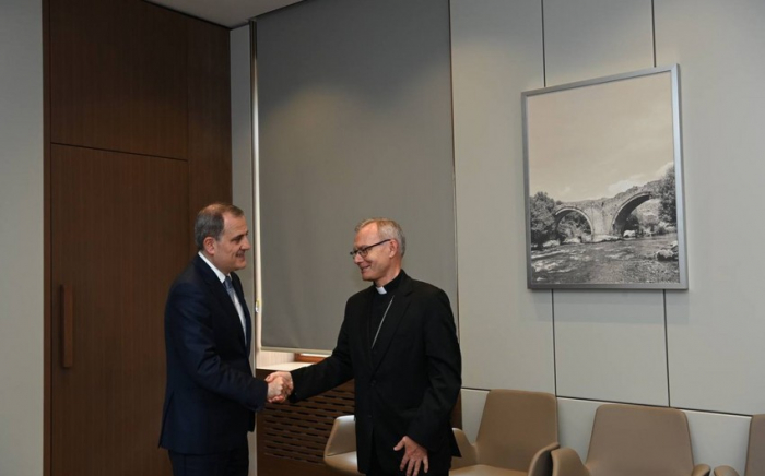 Ceyhun Bayramov Arxiyepiskop Marek Solçinski ilə görüşüb  
