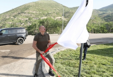   El Presidente Ilham Aliyev inauguró señales en la intersección de las calles Heydar Aliyev, Zafar y 28 de Mayo  