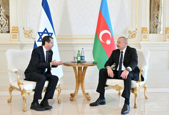  Präsident Ilham Aliyev und Präsident Isaac Herzog führen ein persönliches Treffen 