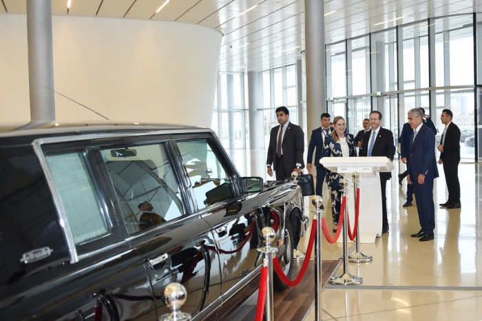   President of Israel and his spouse visit Heydar Aliyev Center   