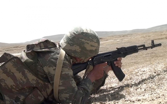   Aserbaidschanische Militäreinheit führt taktische Übungen mit scharfer Munition durch -   (VIDEO)    