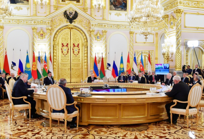  President Ilham Aliyev attends expanded meeting of Supreme Eurasian Economic Council in Moscow
