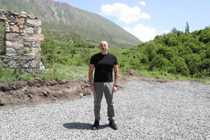  Presidente de Azerbaiyán visita el distrito de Kalbajar 