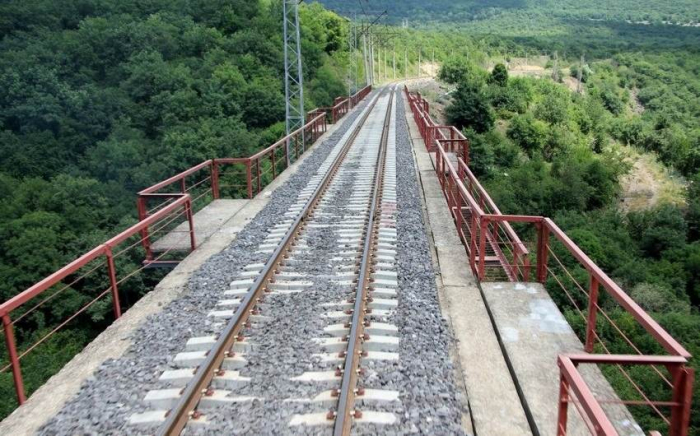 Bakı -Tbilisi- Qars dəmir yolu genişləndirilir Bakı -Tbilisi- Qars dəmir yolu genişləndirilir
