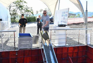   Se coloca la primera piedra del primer barrio residencial en el pueblo de Tugh  