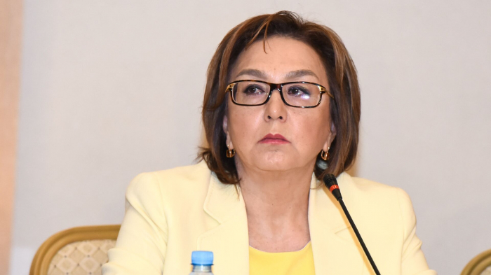    "700 bal yoxdursa, dünya dağıldı?" -    Məleykə Abbaszadə       