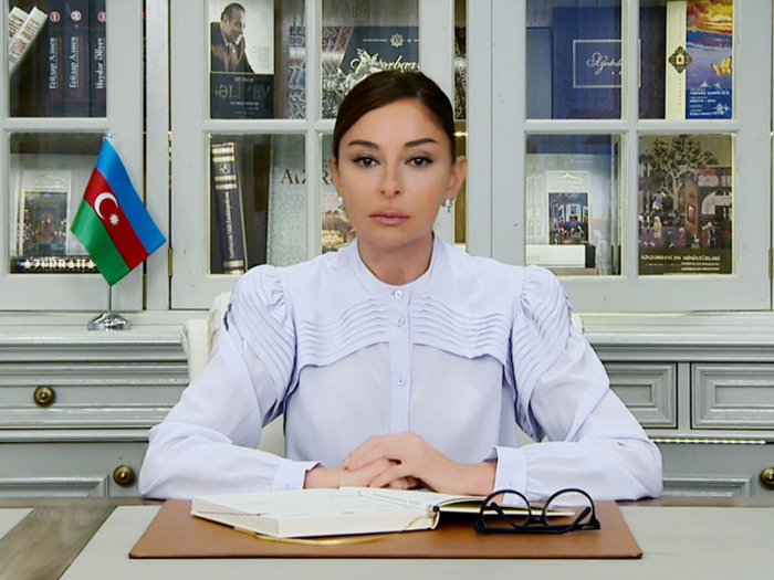   Mehriban Aliyeva gratulierte aserbaidschanischen siegreichen Turnerinnen  