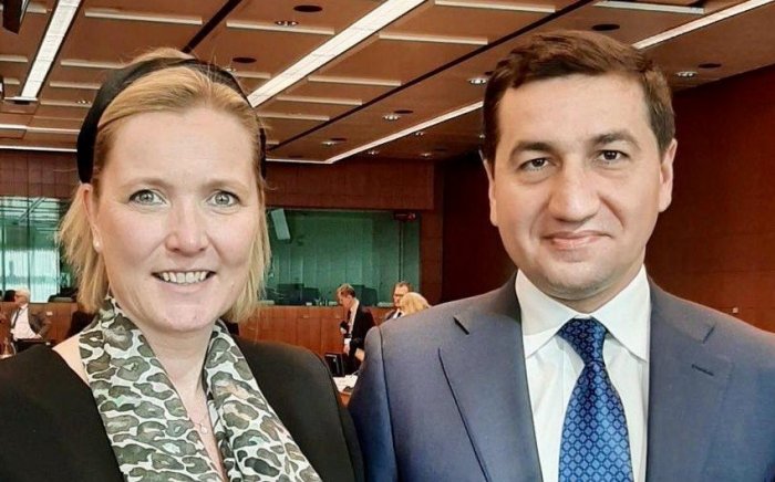    Prezidentin köməkçisi Aİ-nin komitə sədri ilə görüşüb   