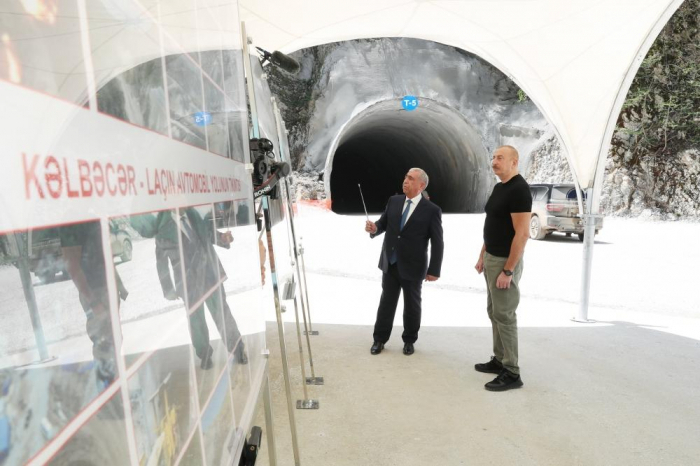   Presidente Aliyev se familiariza con las obras de construcción de túneles en la autopista Toghanali-Kalbajar-Istisu y las obras en la autopista Kalbajar-Lachin  