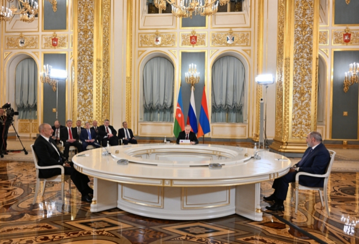  Cumbre trilateral de los líderes de Azerbaiyán, Rusia y Armenia se celebra en Moscú 
