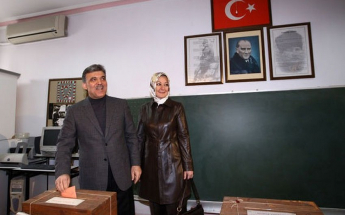    Abdullah Gül səs verib  