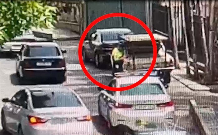    Polisin əlindəki bort kompüteri alıb qaçmaq istədi  -  VİDEO   