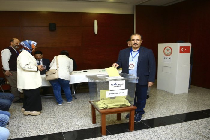    Türkiyə səfiri səs verib   