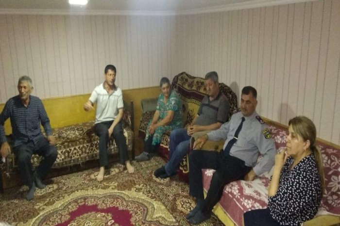   İntihara cəhd edən qadının övladı atasına verilib   