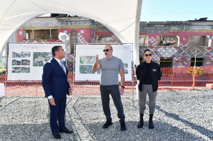   Presidente Ilham Aliyev y primera dama de Azerbaiyán visitan el distrito de Khojavand  