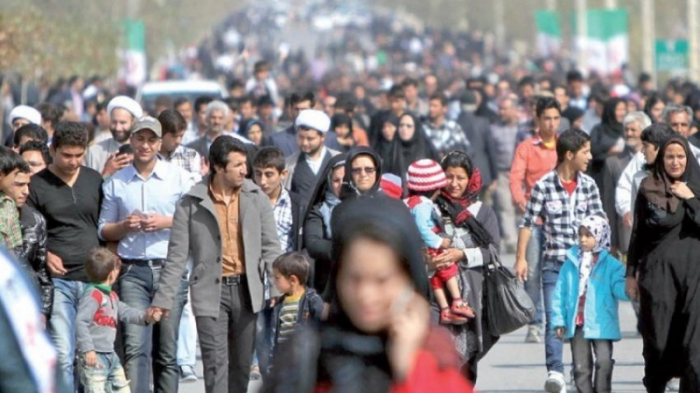    İranda evlənmək və övlad sahibi olmaq istəyənlərin sayı azalıb   