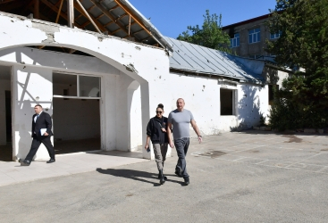   Presidente Ilham Aliyev inspecciona el proyecto de restauración de una escuela de 360 plazas en el asentamiento de Hadrut  