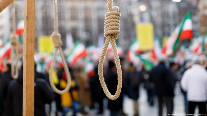    “Human Rights Watch”:    İran iki həftədə 60 adamı edam edib      