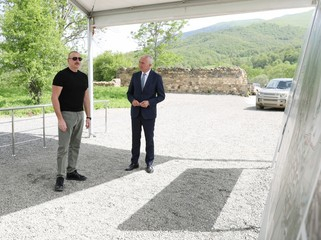   Präsident Ilham Aliyev besuchte die Region Latschin  