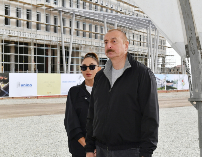  Presidente de Azerbaiyán y Primera Dama participan en la colocación de la primera piedra del tercer barrio residencial en Aghdam 